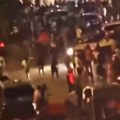Pucano na skupu od 300 ljudi, minimum 15 mrtvih! Totalni metež oko tržnog centra, hitna pomoć pomaže ranjenima (video)