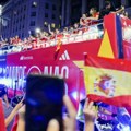 Svetsko prvenstvo za fudbalerke: Kritike predsedniku Fudbalskog saveza Španije zbog poljupca u usta fudbalerke