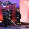 Okončana drama u Knez Mihailovoj: U gašenju požara učestvovao veliki broj vatrogasaca, policija i dalje na terenu (foto)