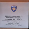 Uklonjen natpis na ćirilici sa zgrade opštine: Postavljena tabla sa obeležjima tzv. Kosova