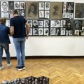 Kragujevački mladi umetnici predstavili svoje radove na Godišnjoj izložbi u Galeriji Više od galerije