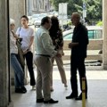 Мика алексић стигао у Суд: Наставља се суђење самозваном професору глуме: Од 23 рочишта 6 одложено због његове болести