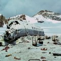 "Morao sam da jedem meso svog prijatelja": Ispovest doktora koji je preživeo avionsku nesreću 1972. godine: Tela stradalih…