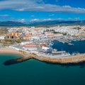 Prelepa destinacija na samom jugu Španije je pravi raj na zemlji Peskovite plaže pune vetra surferi obožavaju, a sve više…