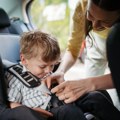 Kako da zaštitite dete od vrućine u automobilu