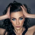 Четири хороскопска знака која вас могу завести само својим погледом