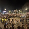 Mond: Srbija uzdrmana najvećim protestom protiv vlasti u svojoj istoriji