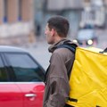 "Nauči da se ponašaš glupačo! Šta je ovih 200 dinara?" Dostavljač hrane izvređao Srpkinju pred vratima, ona ostala šokirana…