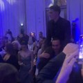 Zavirite na proslavu punoletstva sina Viki Miljković: Andreja nose na ramenima, pevačica održala govor, pa zapevala: "Sad da…