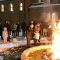 Kako se dočekuje Božić u Novom Sadu Druženje i vatromet, uz pesmu i vatru (video)
