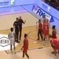 Израелци постављају нове стандарде кошаркашке бруке: Газда Хапоела упао на терен и прекиниуо утакмицу!