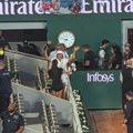 Novak ispunio želju devojkama iz publike posle pobede na Rolan Garosu, a njihova reakcija je hit!