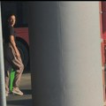 (Paparaco) Ivana Španović bez trunke šminke u trenerci i sa vezanim repom stigla u Beograd: Kofer vuče potpuno sama