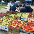 Zimnica se sprema, ali se cene pažljivo sabiraju: Prodavci na pijaci kažu “Pamtimo i bolje dane”