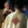 Greh popa od 68 godina: Sveštenik ucenjivao bivšu intimnim snimcima, uzela mu pare od ikone!