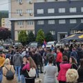 Ministar posetio gradonačelnika Leposavića koji 16. dan nije izašao iz zgrade, Srbi ga „ispratili“ crvenom farbom i…