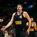 Povredio se Nikola Jokić? Srpski superstar povredio ruku, propušta meč Denvera!