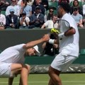 Novaku se otvara put ka finalu vimbldona: Sedmi teniser sveta zbog povrede predao meč! (video)