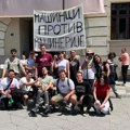 Studenti i maturanti blokirali tri kružna toka u centu grada: Počeo protest u Čačku