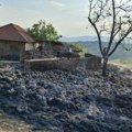 (Foto) domaćinstvo kod Vranja uništio požar: Ilići nakon požara ostali bez sena, štale za stoku, alata... Evo kako da im…