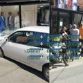 Djevojka se automobilom zabila u izlog butika u centru Novom Pazara