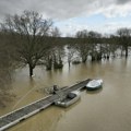 Poplavljeno nekoliko departmana na jugu Francuske, reka se izlila u gradu Larok