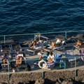 Turisti hrle u Napulj zbog penzionera sa tetovažom, sad ceo svet nosi istu, čak mu je i Bred Pit pisao: "Moram da nosim majicu…