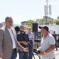Aleksandar Vučić u Pejkovcu obilazi preduzeće za ambalažu "Kesa"