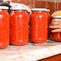 Млевени парадајз без кувања: Једноставан рецепт за домаћу зимницу који свима успева очас посла