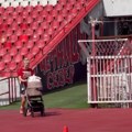 Đea Đurđević hrani ćerkicu na tribinama Marakane: Voditeljka objavila slike sa Iris, obukla je u crveno