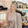 Ovo je čarobno imanje Nataše Bekvalac u Čeneju: Veliki bazen, dvorište iz snova, a vila sređena tip-top (foto)