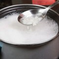 Restoranska tajna za savršen pirinač: Dodajte samo jednu stvar u vodu i zrna se nikada neće zalepiti!