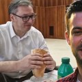 „Gospode dragi, nikada više neću pojesti sendvič“: Glumac koji je zbog Vučića dobio otkaz nastavlja sa oštrom…