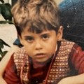 Možete li da ga prepoznate? Dečak sa slike je danas veoma poznat u Srbiji, a iza ove fotografije krije se burno detinjstvo