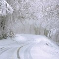 AMSS: Sneg na putevima kod Ivanjice i Vranja, kao i od Užica do granice sa Crnom Gorom