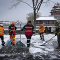 Hladni talas okovao Kinu: Zatvorene škole i putevi, odloženi letovi, sneg prekrio i Peking (foto)