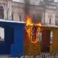 Požar u centru Kragujevca: Izbio plamen na voziću koji je deo novogodišnje dekoracije, srećom nije bilo povređenih (foto)