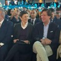 Ana Brnabić na otvaranju Samita vlada u Dubaiju u prvom redu: Premijerka pored Takera Karlsona, na marginama imala niz…