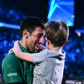 Kakav otac – takav sin: Novak trenirao i gledao u svoju kopiju /video/