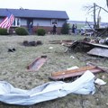 Tornado pogodio pet američkih država, rušio dalekovode i stabla (VIDEO)