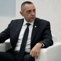 "Uhapsite ološ koji cepa srpsku zastavu": Vulin - Ili će država braniti svoje simbole ili je neće biti
