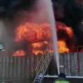 Gori veliki naftni rezervoar u Rusiji nakon napada ukrajinskog drona (video)
