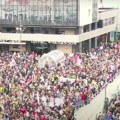 U toku protest “Studentski edikt“ u Nišu, veliki broj ljudi na ulicama i Trgu kralja Milana