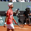 Au, šta bi ovo! Novak Đoković poludeo na svoj tim! Teške reči upućene boksu! "Kako ne znate da me vodite je**te" (video)