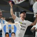 Novak Đoković poklonio svoj peškir navijaču iz Argentine: Daću mu i druge stvari, samo da se nastavi…