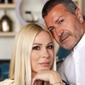Pogledajte kako je Vesnin i Đoletov sin stigao na maturu, ispred hotela masa se samo sklonila da on prođe