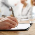 U ovoj kompaniji, pripravnici zarađuju više od direktora firmi: Svakog meseca novac za automobil iz salona, ili garažu u…