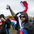 Stotine ljudi na antiimigrantskom protestu u Amsterdamu, prisutni i kontrademonstranti