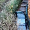 Auto leteo niz strminu Deda seo u ''mečku'', a GPS ga odveo pravo u ambis - policajci se krstili kad su videli gde je završio…