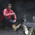Nekad se smatrao za crno zlato, danas ga sve manje: Savo posao nasledio od dede, a pravi ga samo od ovog drveta